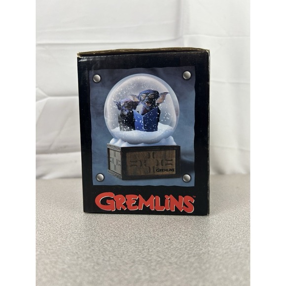 GREMLINS Holiday Snow Globe LIMITED EDITION Nerd Block Exclusive - Picture 6 of 10